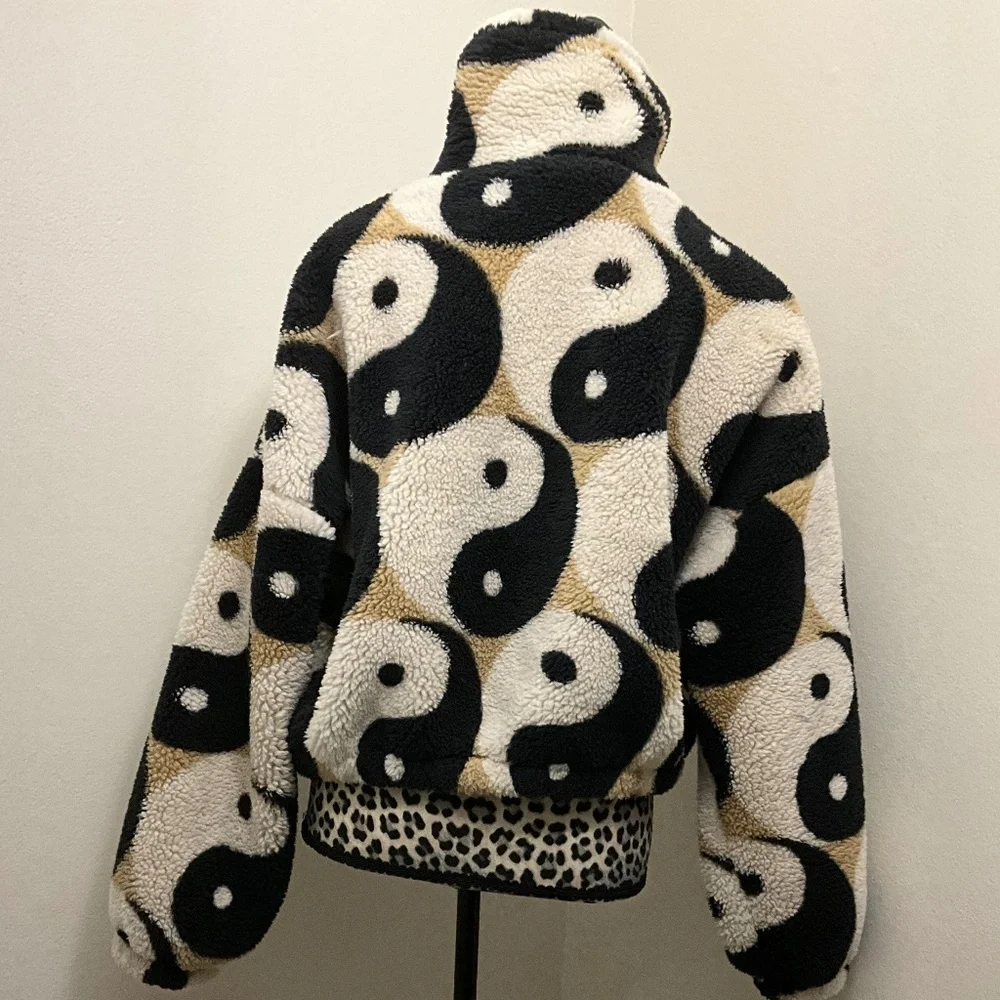 Urban Outfitters Olivia Print Sherpa Jacket Yin Yang Fleece Black Ivory S - Picture 6 of 7